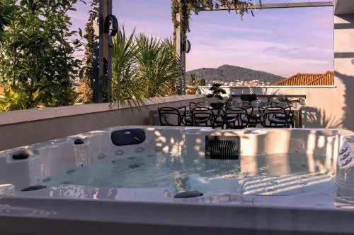 Roof 69 Luxury Penthouse