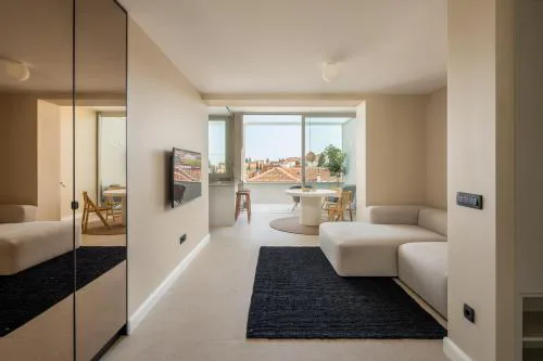 Rooftop Jacuzzi & City View Split Apartment