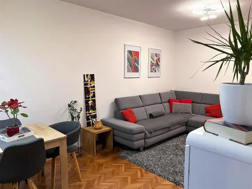 MM Split apartment - 5 min by car to the beach & city center - free public parking