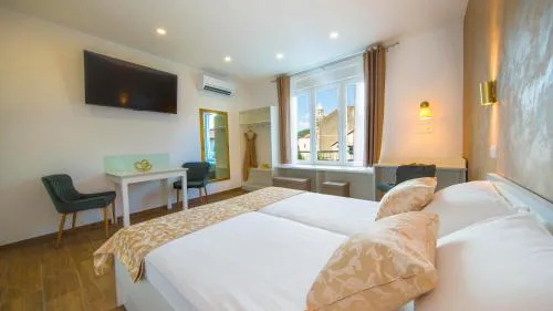Split Central Luxury Studios 2