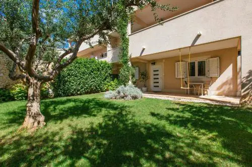 Split City Stay,Family Garden Apartments Split ,Kids Friendly, Parking in Garage