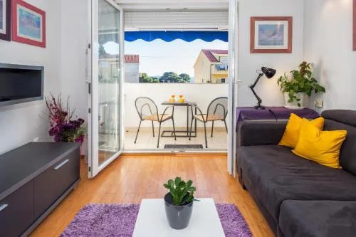 Sunny 1BD near Firule Beach - Balcony & Peaceful Stay