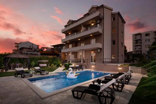 Sunny Garden Adria