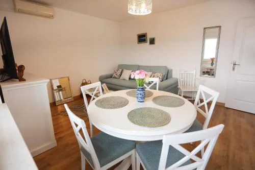 Sunsetview Apartment with balcony