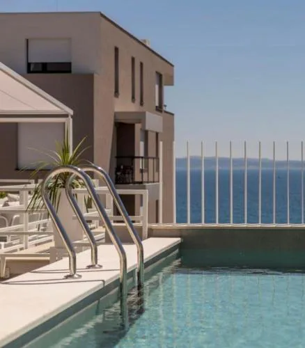 The Pleasurist - apartment with PRIVATE heated pool and terrace
