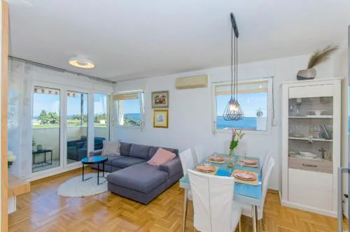 Modern apartment with sea view and secure garage