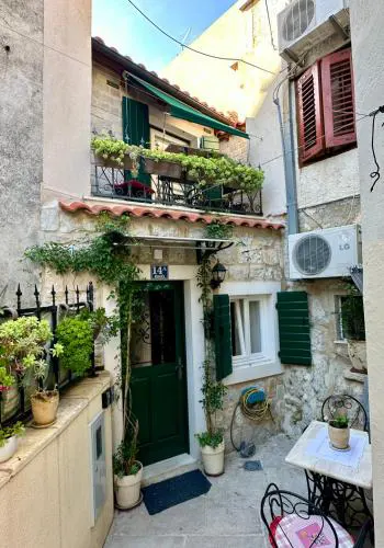 Tiny Dream - Old Town Rooms Split