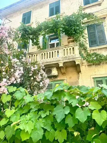 Top Location Downtown & Beach Bacvice Apartment