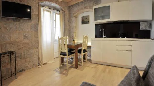 Room in Guest room - Triple Studio in the city center