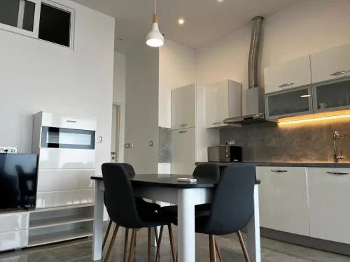 Urban Nest Lazarica - Cozy Apartment Near Beach & Center