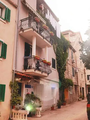 Villa Split Art