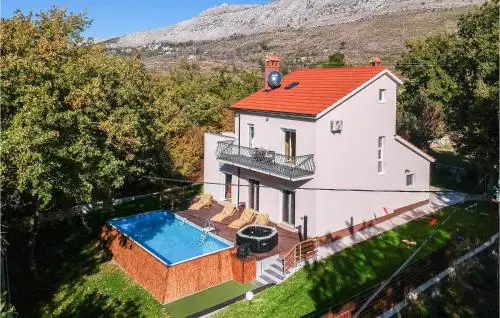 3 Bedroom Awesome Home In Srinjine