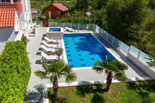 Luxury apartment Sara with heated pool