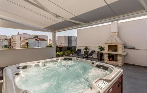 Cozy Apartment In Strozanac With Wifi
