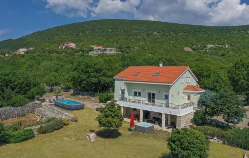 6 Bedroom Nice Home In Svib