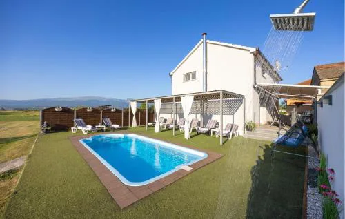 Gorgeous Home In Trilj