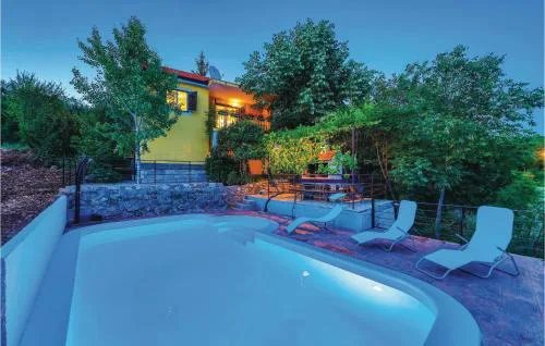 Two-Bedroom Holiday Home In Trilj