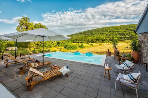 Villa 'Stone Garden' - Private Heated Pool & Outdoor Cinema