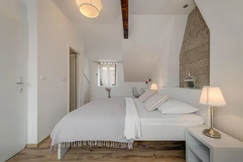 3 bedrooms charming stone house in old town