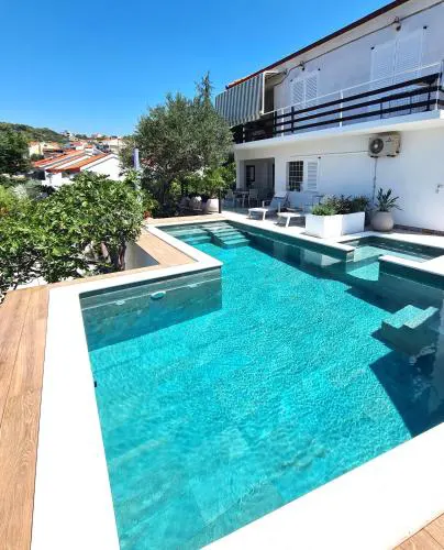 Apartman "SARAH" - One apartment house