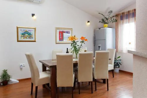 Apartment Gold