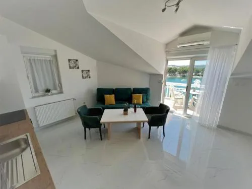 Apartment in Trogir with sea view, balcony, air conditioning, Wi-Fi (4786-2)