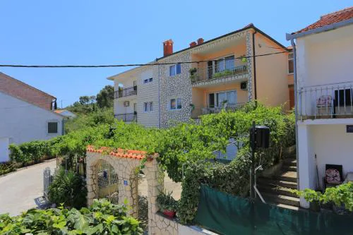 Apartments by the sea Arbanija, Ciovo - 18661