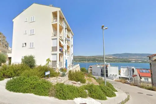 Apartments with a parking space Mastrinka, Ciovo - 24035