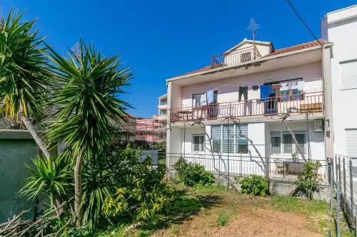 Apartments with a parking space Trogir - 23849
