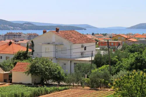 Apartments with a parking space Trogir - 9209