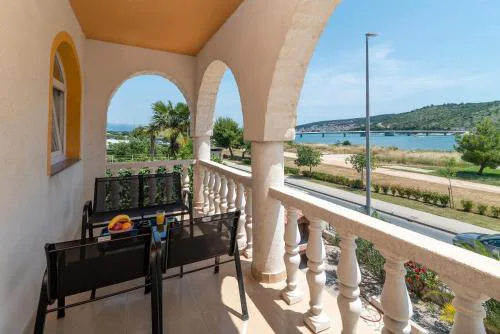 Beachfront apartments Jurica