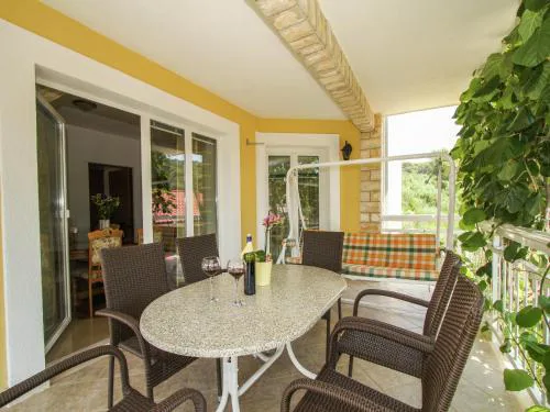 Boutique Apartment with Garden in Trogir