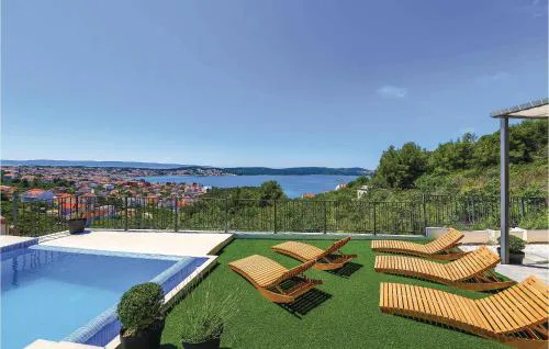 Cozy Home In Trogir With Wifi