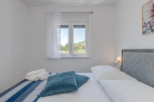 Deluxe suites with private garden, central