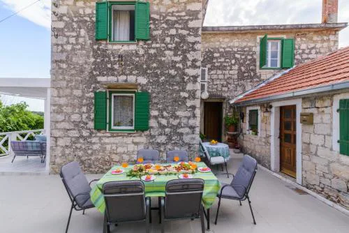 Family friendly house with a swimming pool Zedno, Ciovo - 23762