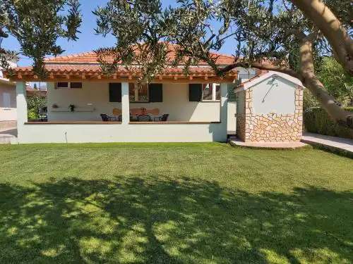 House Petar by sea