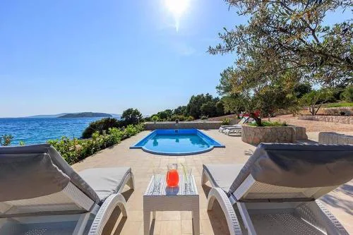 Luxury Beachfront Villa Dalmatino Trogir with private pool right at the beach in Okrug Gornji - Ciovo