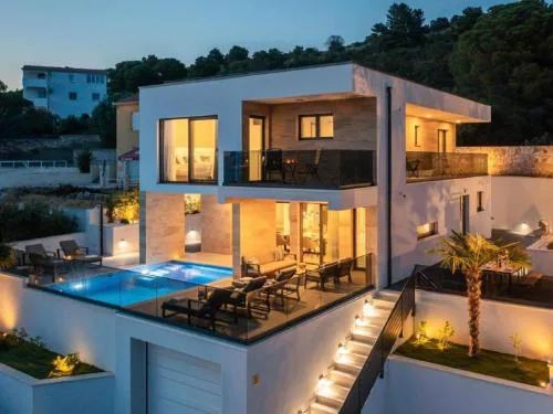Luxury villa with swimming pool and sauna