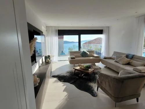 Villa Oasis - Five Bedroom Villa with Private Pool