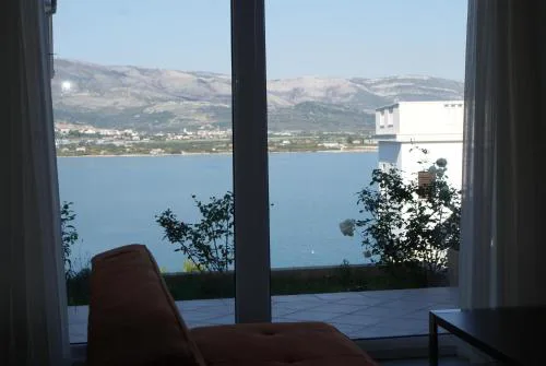Wohnung 1 Im Erdgeschos Mit Terrasse Und Meerblick