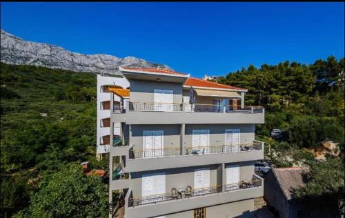 Apartmani Maja