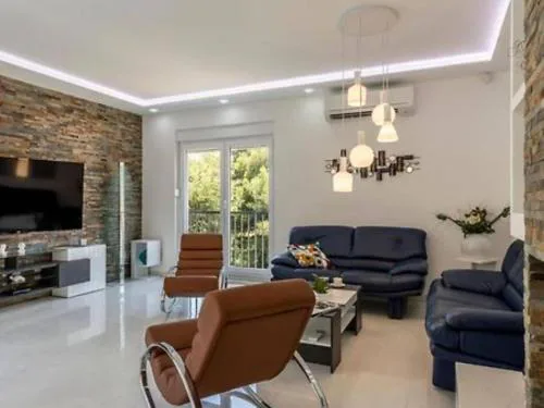Modern & Stylish Villa with Private Pool - Four Bedroom Villa with Pool