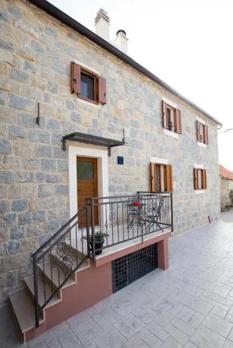 Stone house Oršulica