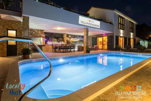 Villa Four Seasons, heated pool and 3 en-suite bathrooms