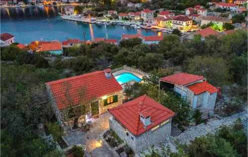 Two-Bedroom Holiday Home In Drvenik Veli