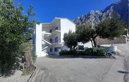 2 Bedroom Lovely Apartment In Veliko Brdo