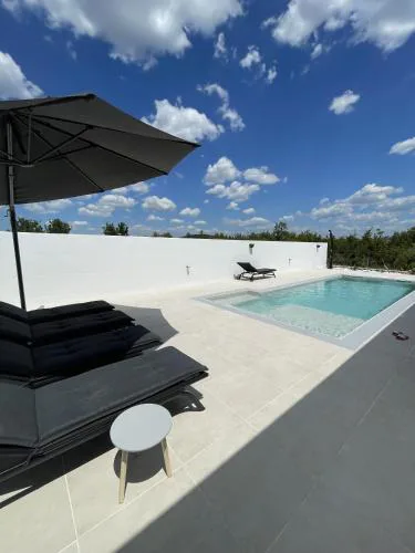 Holiday Home Olivarum with heated pool