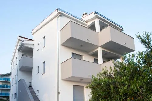 Four Stars Apartments