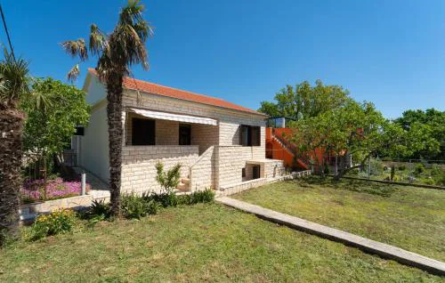 2 Bedroom Gorgeous Home In Seline