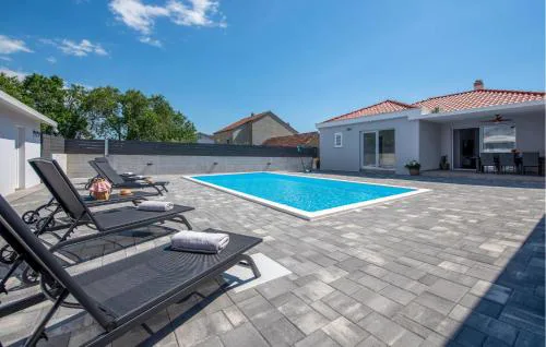 3 Bedroom Lovely Home In Gornje Rastane